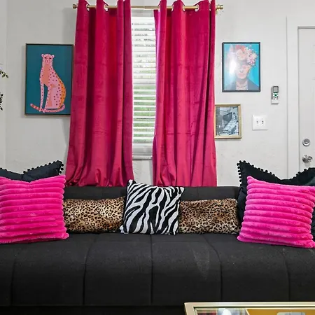 Bayside Safari 1Bed 1 Bath Apartment
